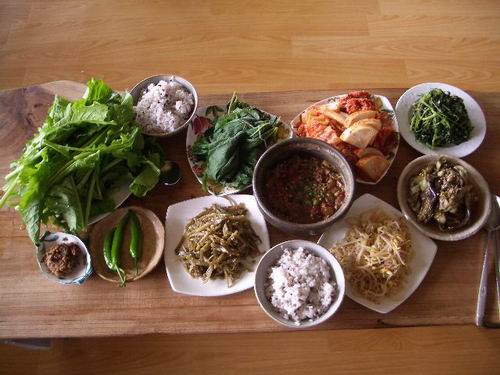 고기반찬은 하나도 없고, 순 '저 푸른 초원 위에' 밥상이다 